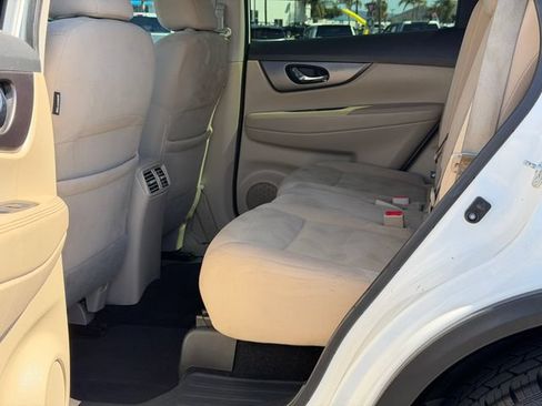 Used 2016 Nissan Rogue S FWD image 18