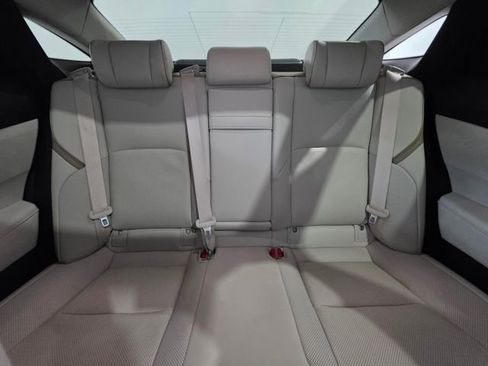 Used 2023 Toyota Crown Limited w/ Advanced Technology Package image 15
