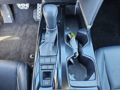 Used 2025 Toyota Camry SE image 24