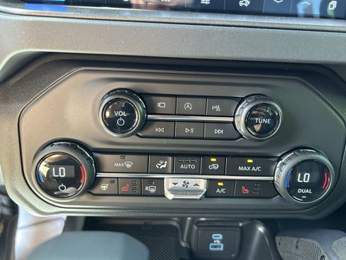 New 2025 Ford Bronco Badlands image 52