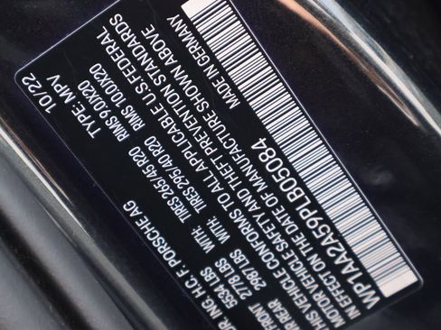 Certified 2023 Porsche Macan AWD/4WD image 30