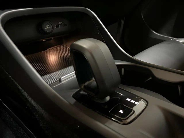 Used 2023 Volvo XC40 B4 Core w/ Convenience Package FWD image 51