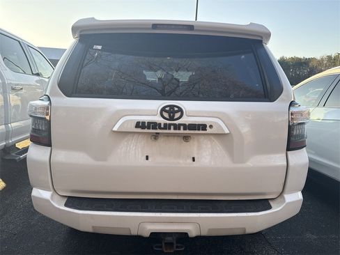 Used 2017 Toyota 4Runner SR5 Premium image 13