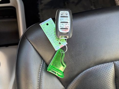 Certified 2024 Chrysler Pacifica Touring-L image 29