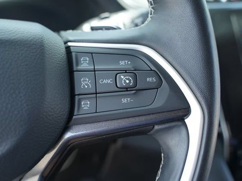 Used 2022 Jeep Grand Cherokee L Laredo w/ Luxury Tech Group I AWD/4WD image 35