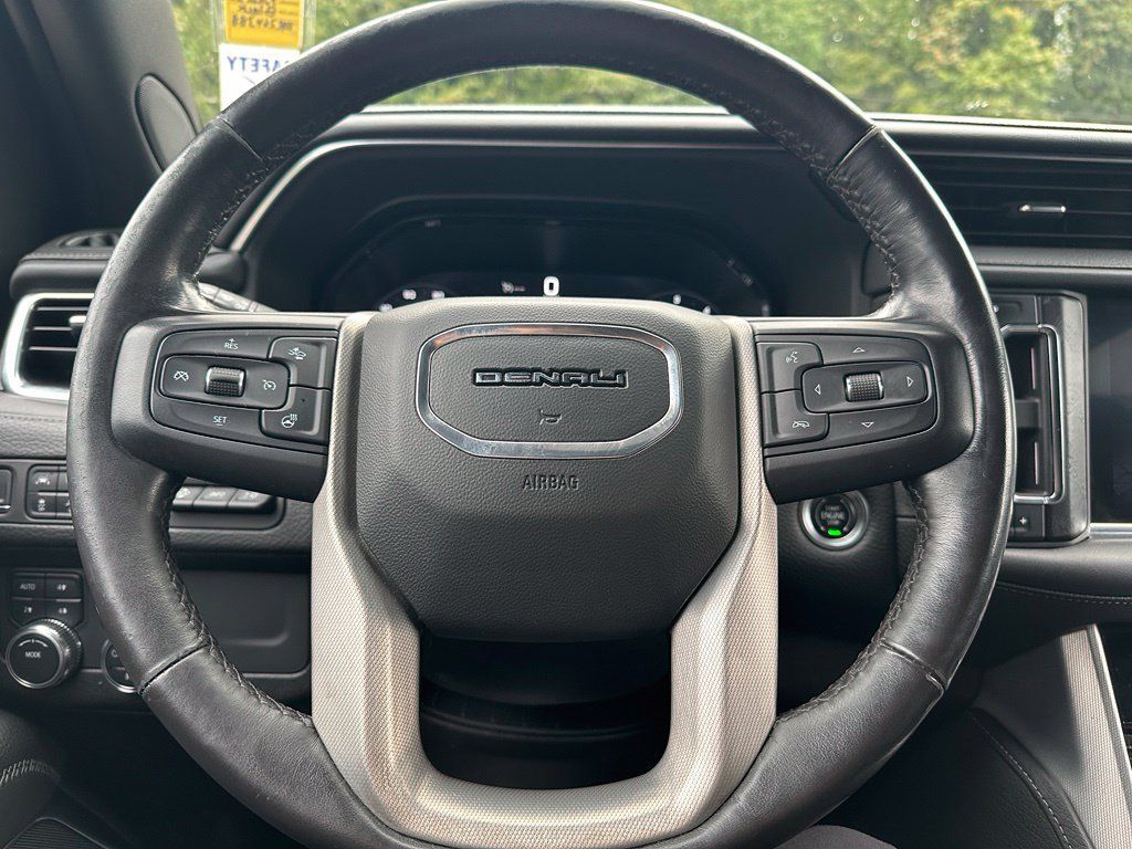 Used 2022 GMC Yukon XL Denali AWD/4WD image 40