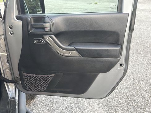 Used 2017 Jeep Wrangler Sport AWD/4WD image 16