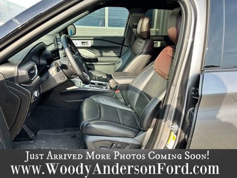Used 2023 Ford Explorer Platinum w/ Technology Package image 17