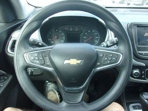 Used 2020 Chevrolet Equinox LS w/ LS Convenience Package AWD/4WD image 9