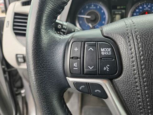 Used 2018 Toyota Sienna XLE w/ XLE Navigation Package FWD image 21