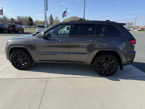 Used 2020 Jeep Grand Cherokee Altitude AWD/4WD image 4