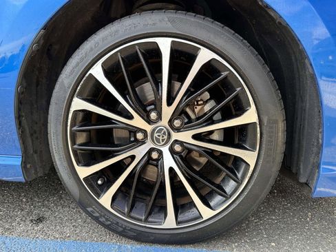 Used 2019 Toyota Camry SE FWD image 6