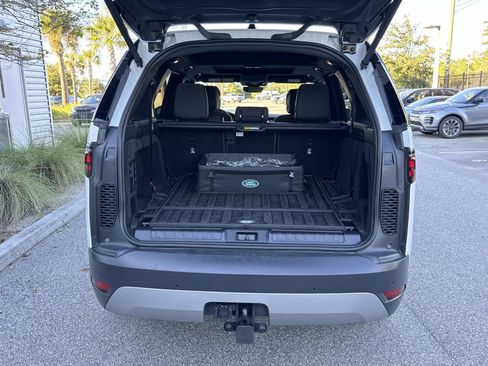 Certified 2025 Land Rover Discovery S image 11