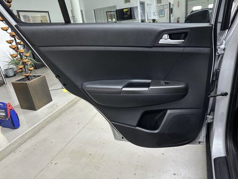 Used 2020 Kia Sportage LX image 12