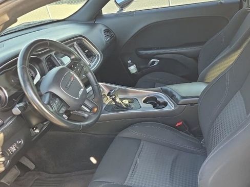 Used 2017 Dodge Challenger SXT RWD image 9