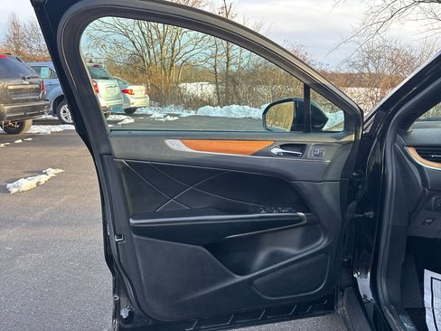 Used 2017 Lincoln MKC Reserve image 10