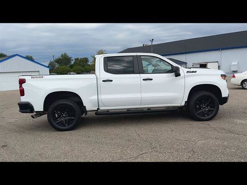 Used 2025 Chevrolet Silverado 1500 Custom Trail Boss w/ Turbomax Blackout Package AWD/4WD image 28