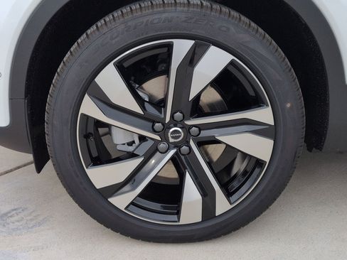 New 2026 Volvo XC40 B5 Ultra w/ Protection Package Premier image 12