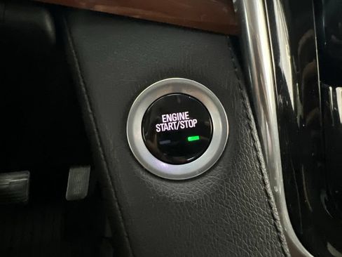 Used 2018 Cadillac Escalade Premium Luxury AWD/4WD image 16