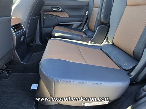 Used 2026 Lexus GX 550 w/ Cold Area Package image 12