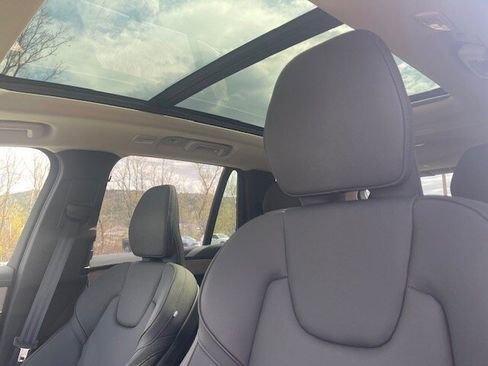 Used 2025 Volvo XC90 B6 Plus AWD/4WD image 16