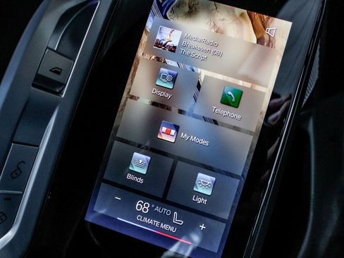 Used 2025 BMW 740i xDrive image 14