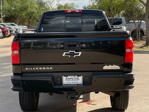 Used 2018 Chevrolet Silverado 2500 High Country image 5