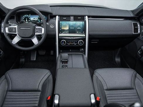 New 2025 Land Rover Discovery S image 18