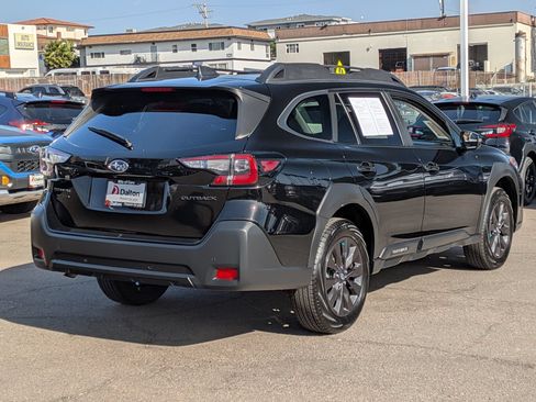 Used 2025 Subaru Outback Onyx Edition AWD/4WD image 4
