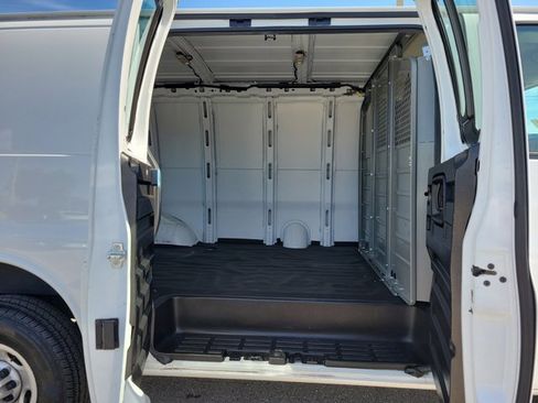 Used 2021 GMC Savana 2500 image 13