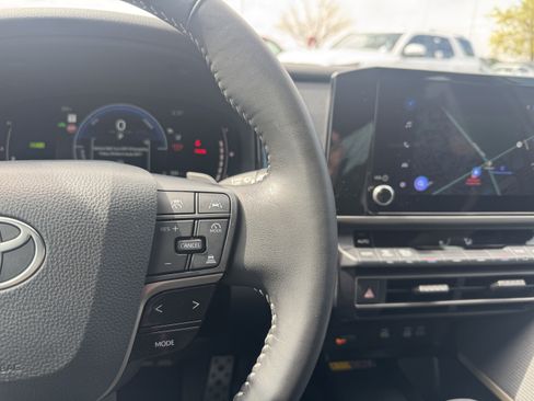 Used 2025 Toyota Camry SE w/ Convenience Package image 23