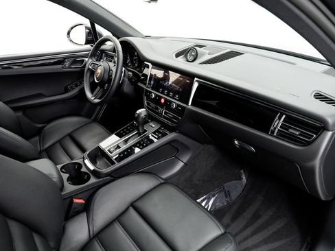 Certified 2026 Porsche Macan AWD/4WD image 27