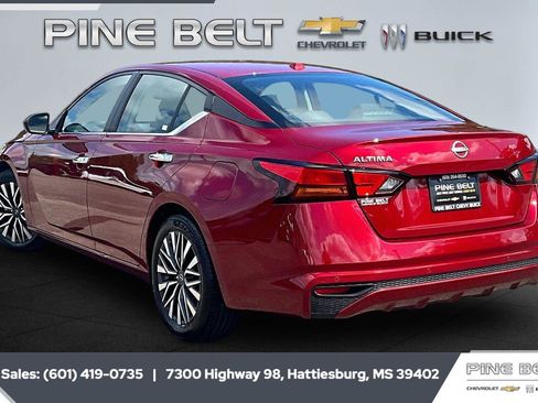 Used 2025 Nissan Altima 2.5 SV image 2