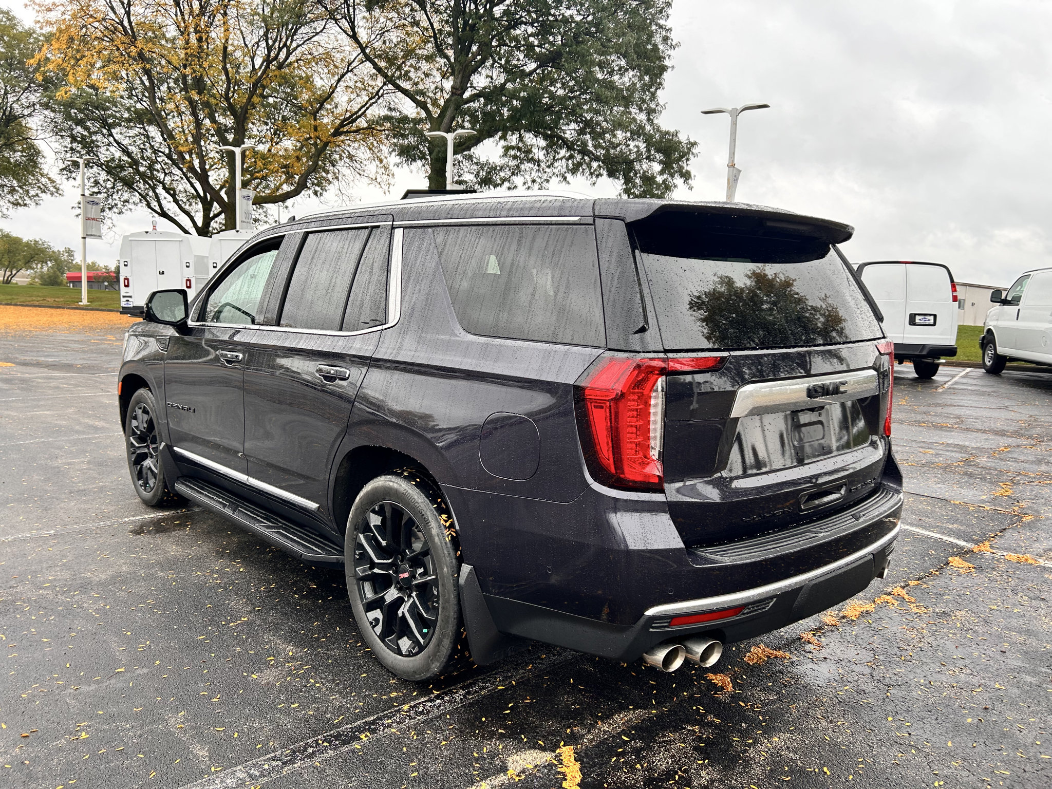 Used 2023 GMC Yukon Denali w/ Advanced Technology Package AWD/4WD image 5