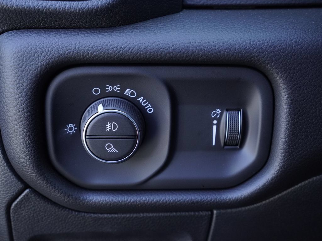 New 2026 RAM 1500 Big Horn AWD/4WD image 14
