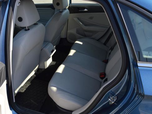 Used 2019 Volkswagen Jetta SE w/ Cold Weather Package image 13