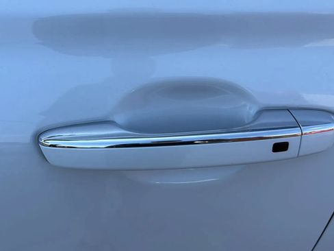 Used 2017 Genesis G90 5.0 Ultimate RWD image 10