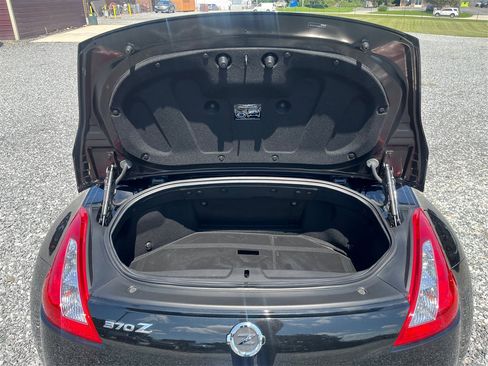 Used 2011 Nissan 370Z Touring w/ Sport Pkg image 12