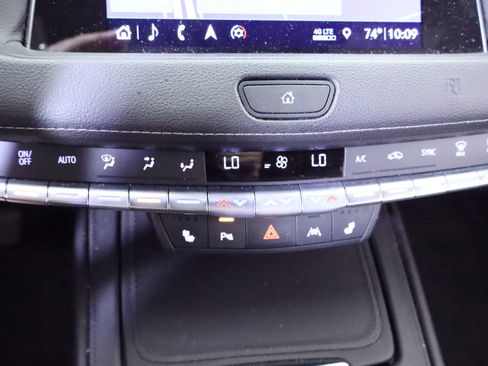 Used 2019 Cadillac XT4 Premium Luxury w/ Cold Weather Package AWD/4WD image 26