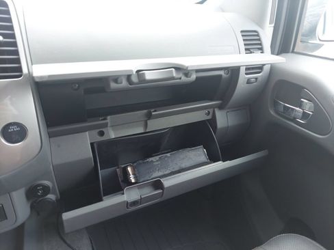 Used 2011 Nissan Frontier SL AWD/4WD image 30