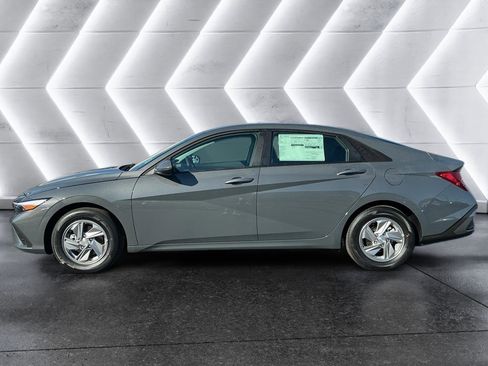 New 2026 Hyundai Elantra SE image 4