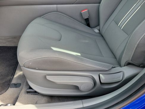 Used 2023 Hyundai Elantra SEL w/ Convenience Package image 5