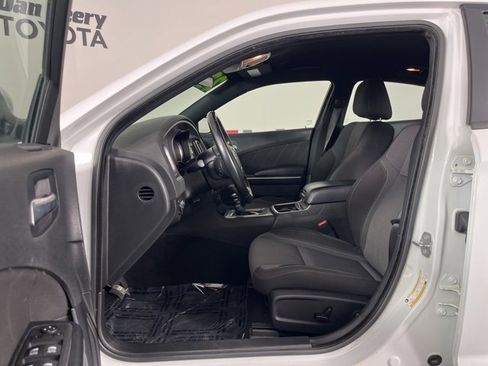 Used 2022 Dodge Charger SXT image 3