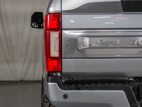 Used 2022 Ford F250 Platinum w/ FX4 Off-Road Package AWD/4WD image 42