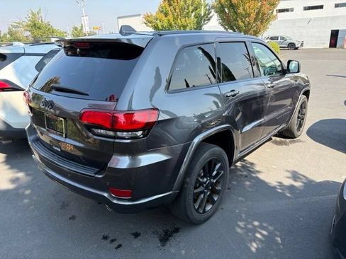 Used 2018 Jeep Grand Cherokee Altitude AWD/4WD image 2