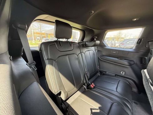 Used 2025 Jeep Grand Cherokee L Limited w/ Black Appearance Package AWD/4WD image 15