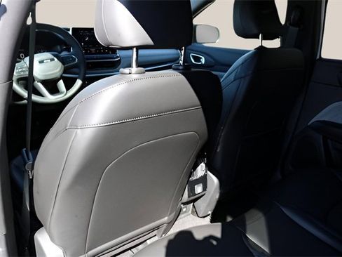 New 2026 Jeep Compass Latitude image 14