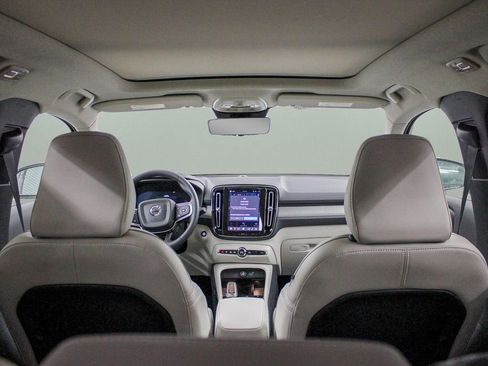 New 2026 Volvo XC40 B4 Plus w/ Protection Package Premier FWD image 29