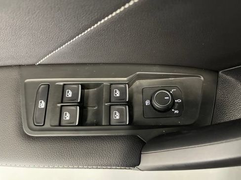 Used 2024 Volkswagen Tiguan SE AWD/4WD image 28
