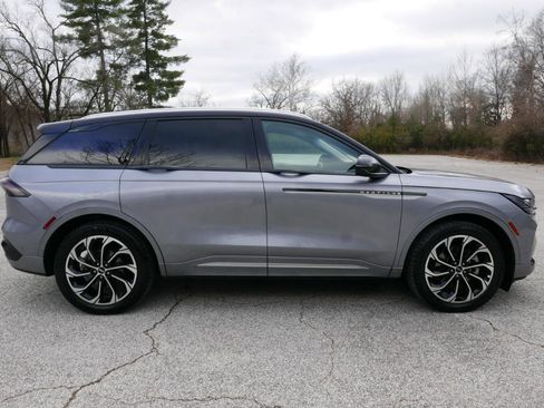 Used 2024 Lincoln Nautilus Reserve AWD/4WD image 11